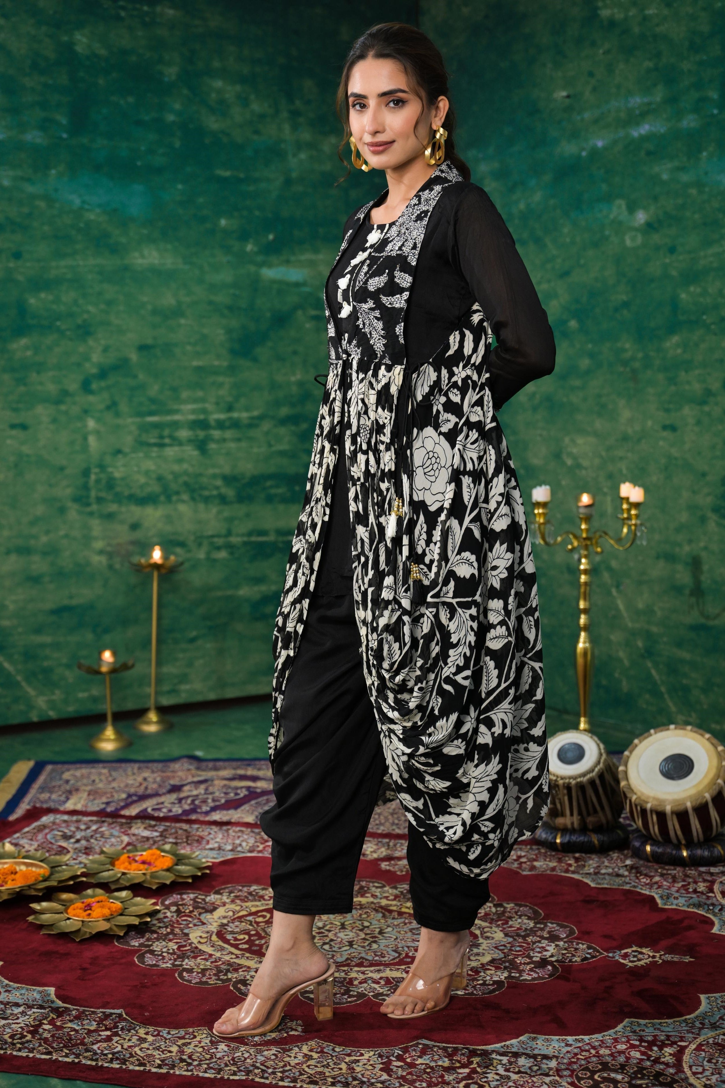 Black & White Floral Printed Chinon Silk Cape Set