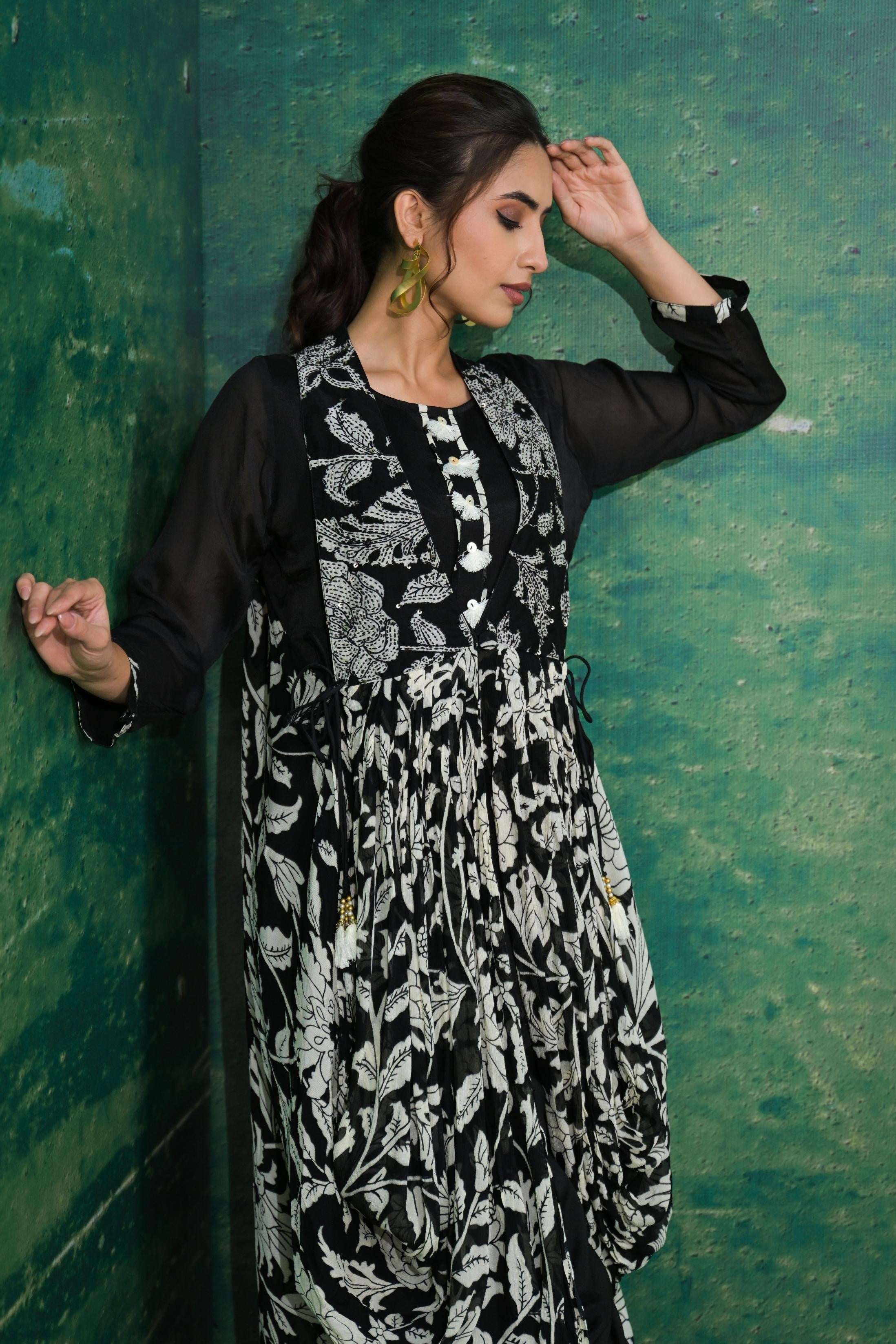 Black & White Floral Printed Chinon Silk Cape Set