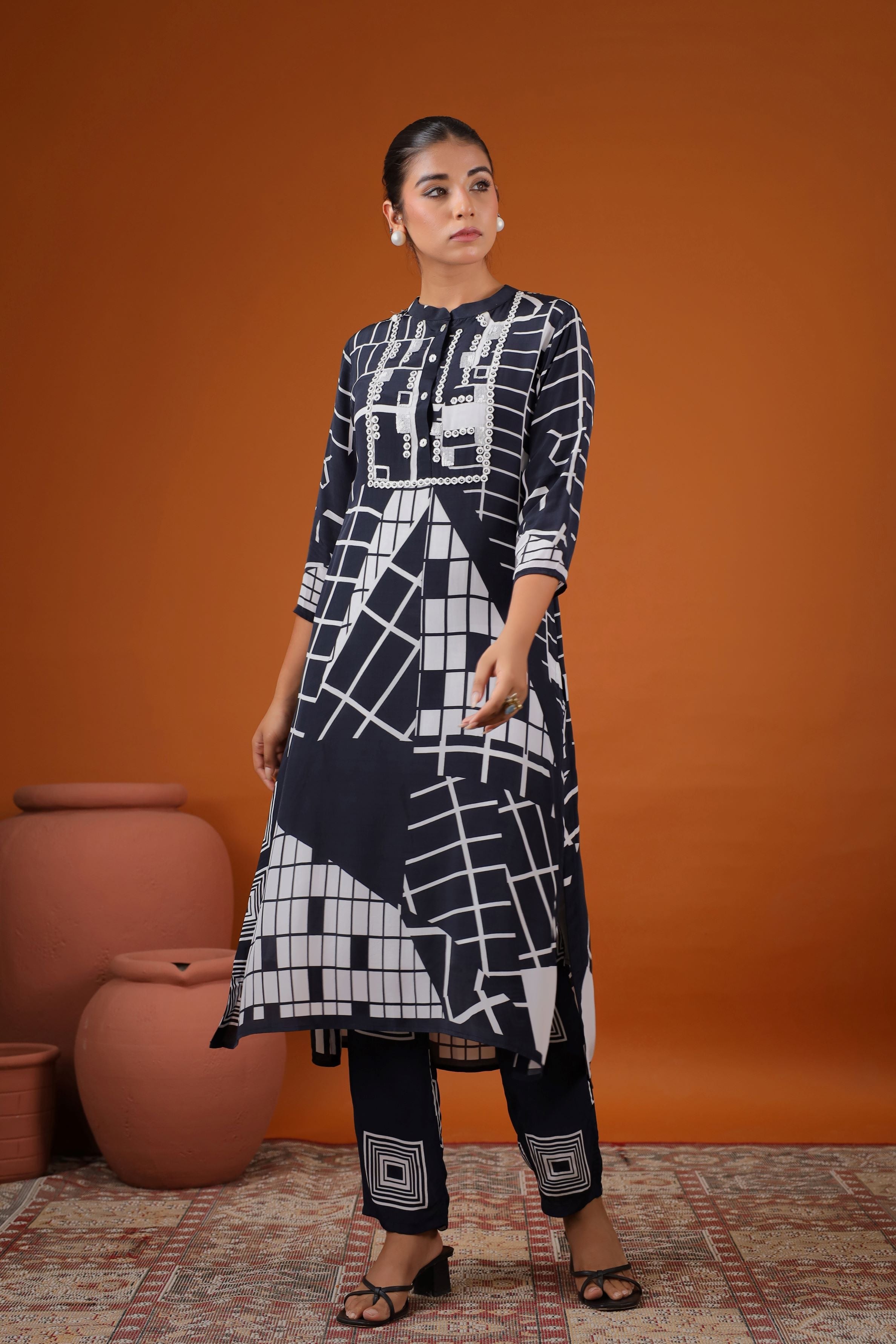 Black & White Patterned Crepe Silk Kurta Set